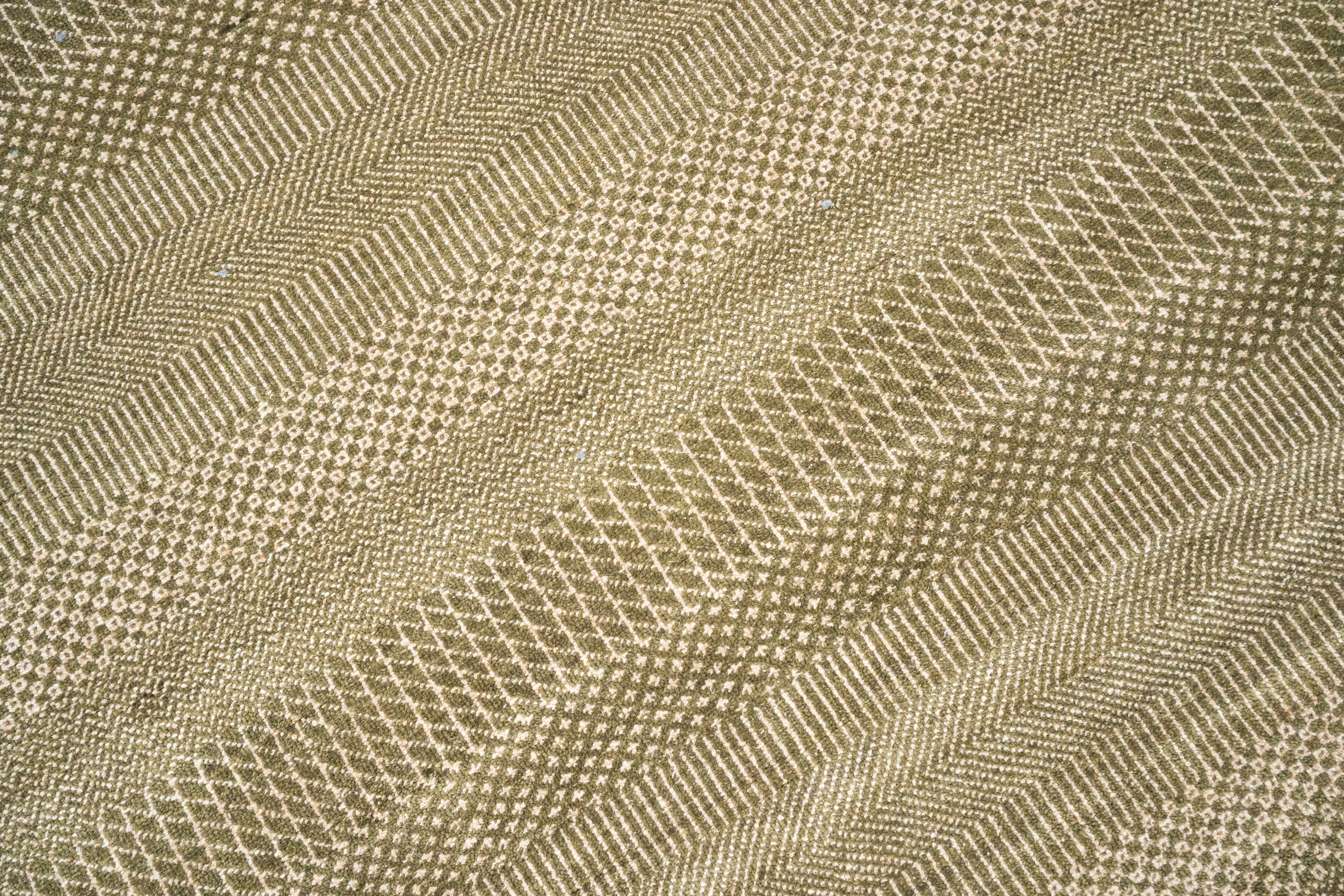 Handknotted Carpet, DIA - 1519 MCN, Green & Ivory